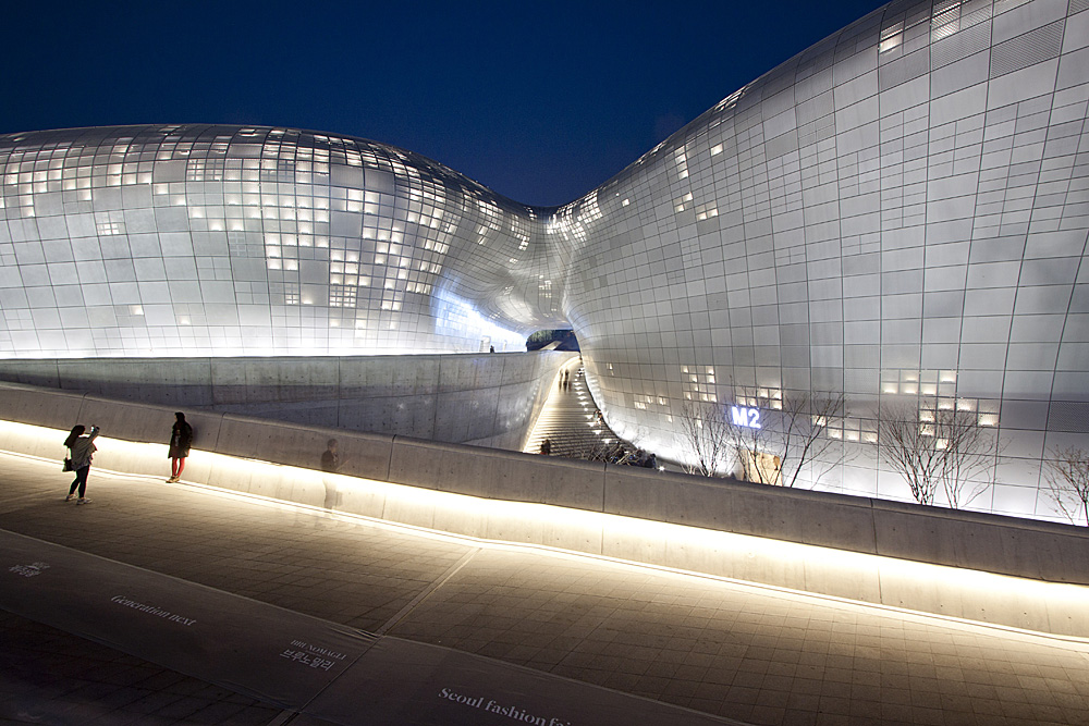 Dongdaemun Design Plaza & Park by Nestor Lacle is Licensed Under CC by 2.0