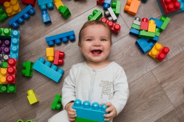 Toddler with leggos