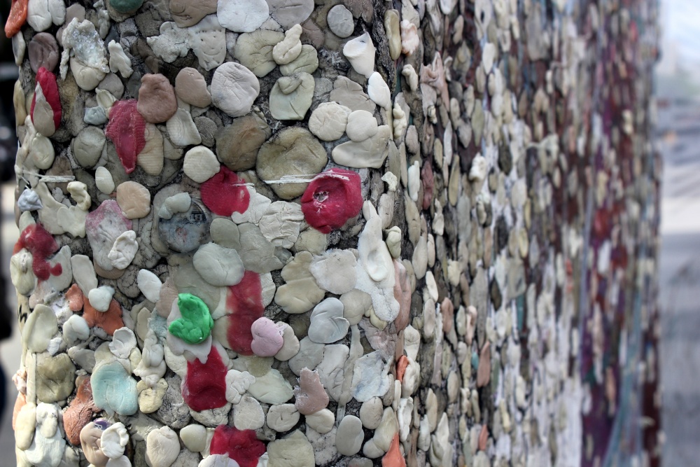 Chewing_Gum_on_Berlin_Wall_(3)