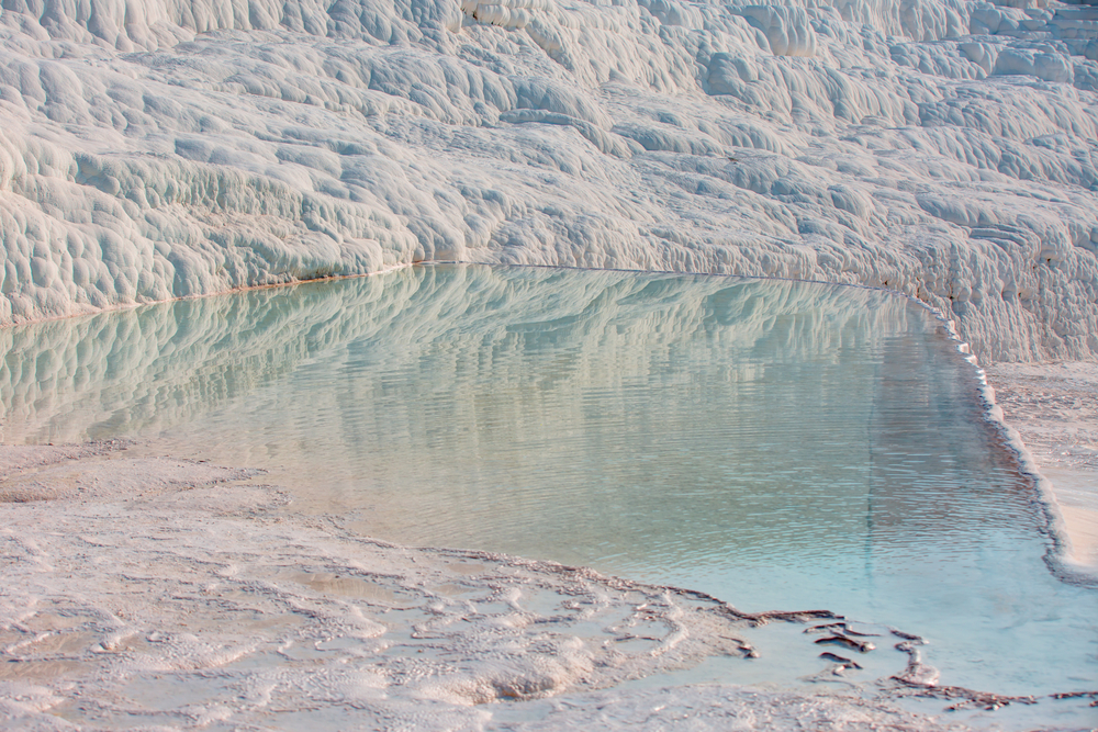 turquoise water travertine pools at pamukkale