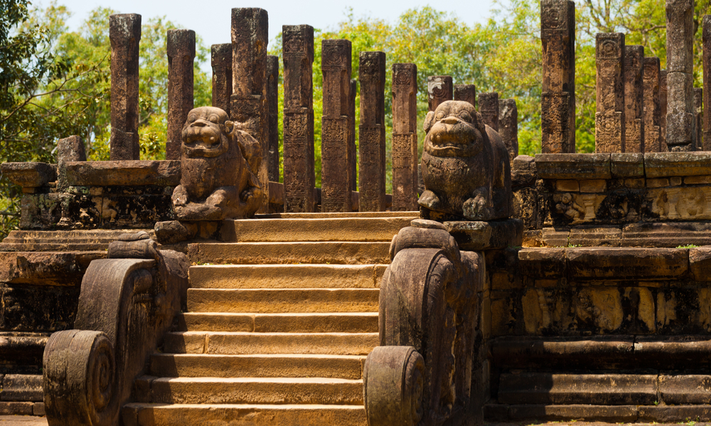 ancient ruins in polonnaruwa