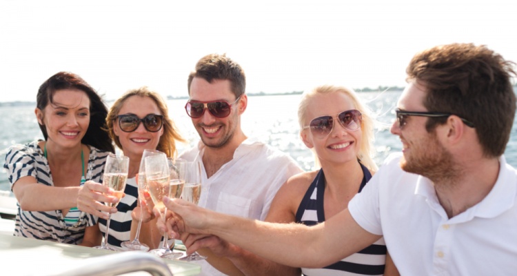 people enjoying a summer cruise