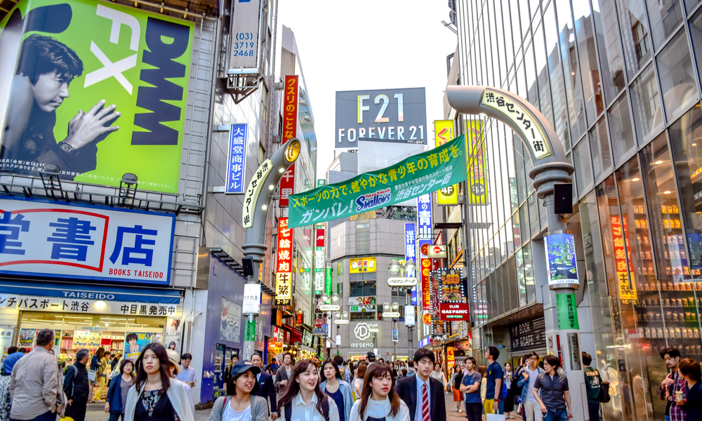 Crowds at the Shibuya, the famous fashion centers of Japan