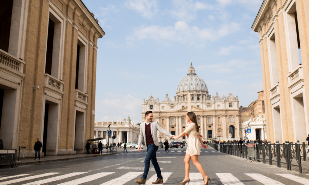 couple crossing the street in Rome