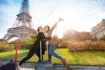 happy tourists in paris