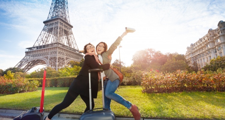 happy tourists in paris