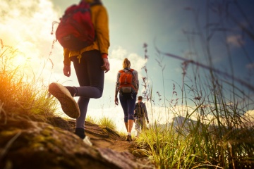 group-hikers-walking-mountains-edges