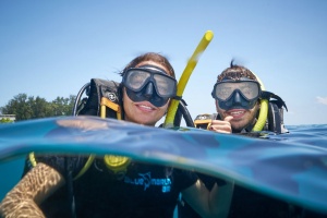 A Couple enjoying their Discovery Scuba Dive (‘try diving’) with Blue Marlin Gili Air