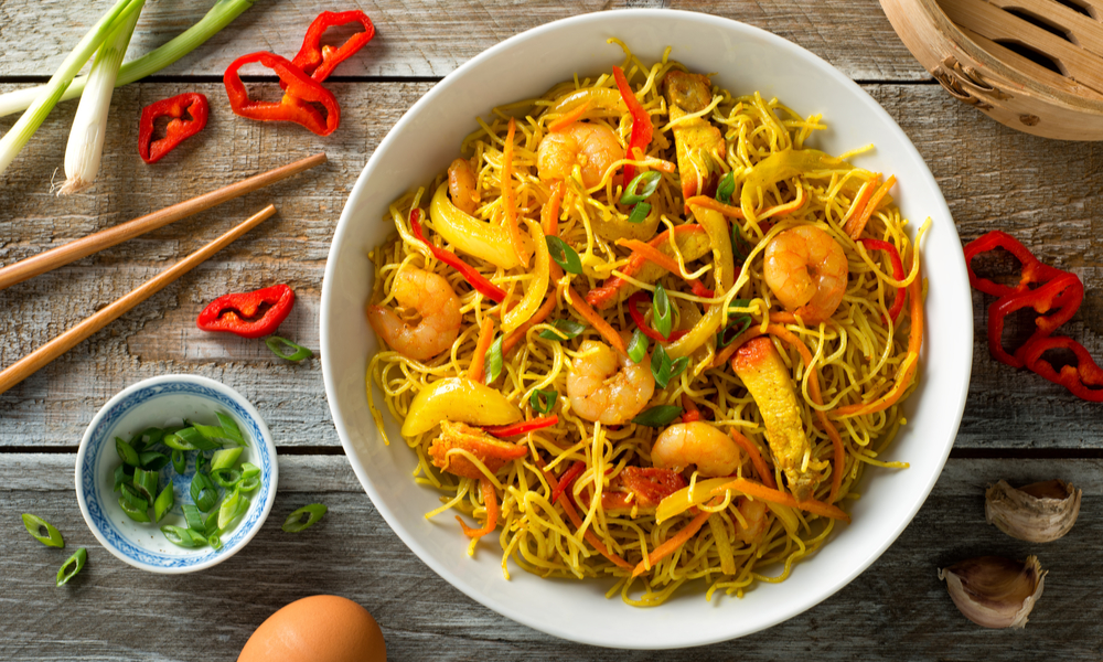 Delicious Singapore style noodles with curry, shrimp, bbq pork, carrots, red pepper, onion and scallions.