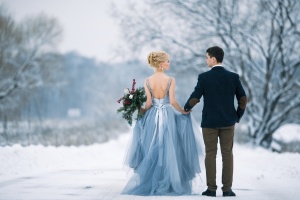 5 Dreamy Winter Wedding Destinations: bride and groom in snow