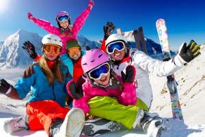 Why winter family vacations are a great idea: family enjoying winter vacations