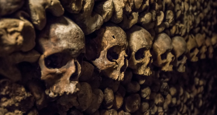 What to See in Paris If You Love the Macabre & Mysterious: Skulls and bones in Paris Catacombs