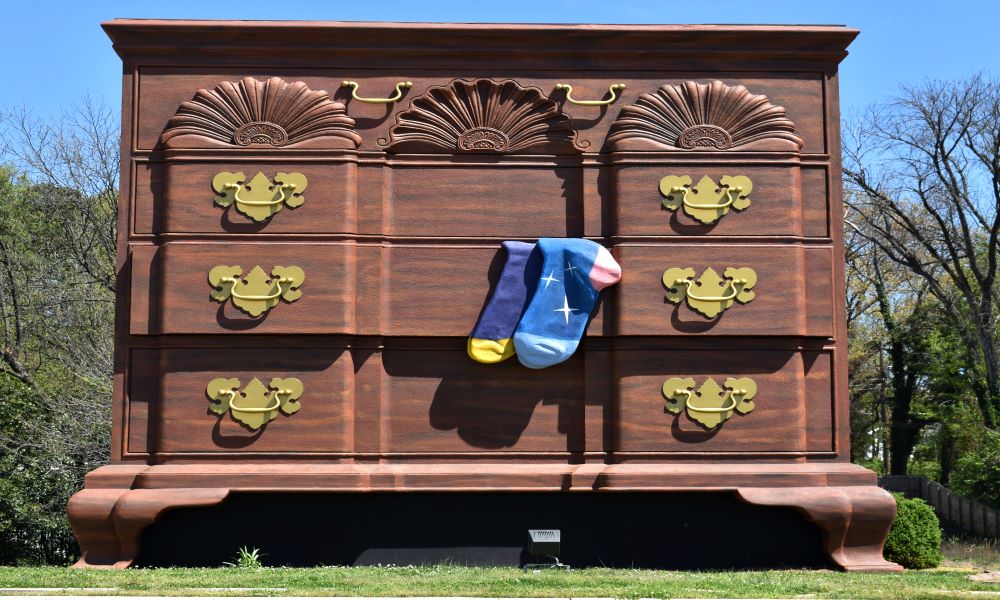 largest chest of drawers - roadside attractions