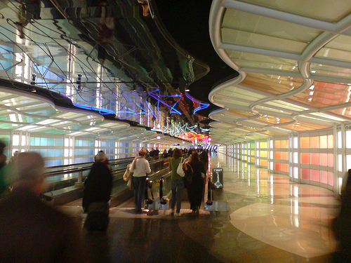 Holiday travelers at Chicago's O'Hare Airport (Picture courtesy of Flickr member diongillard)