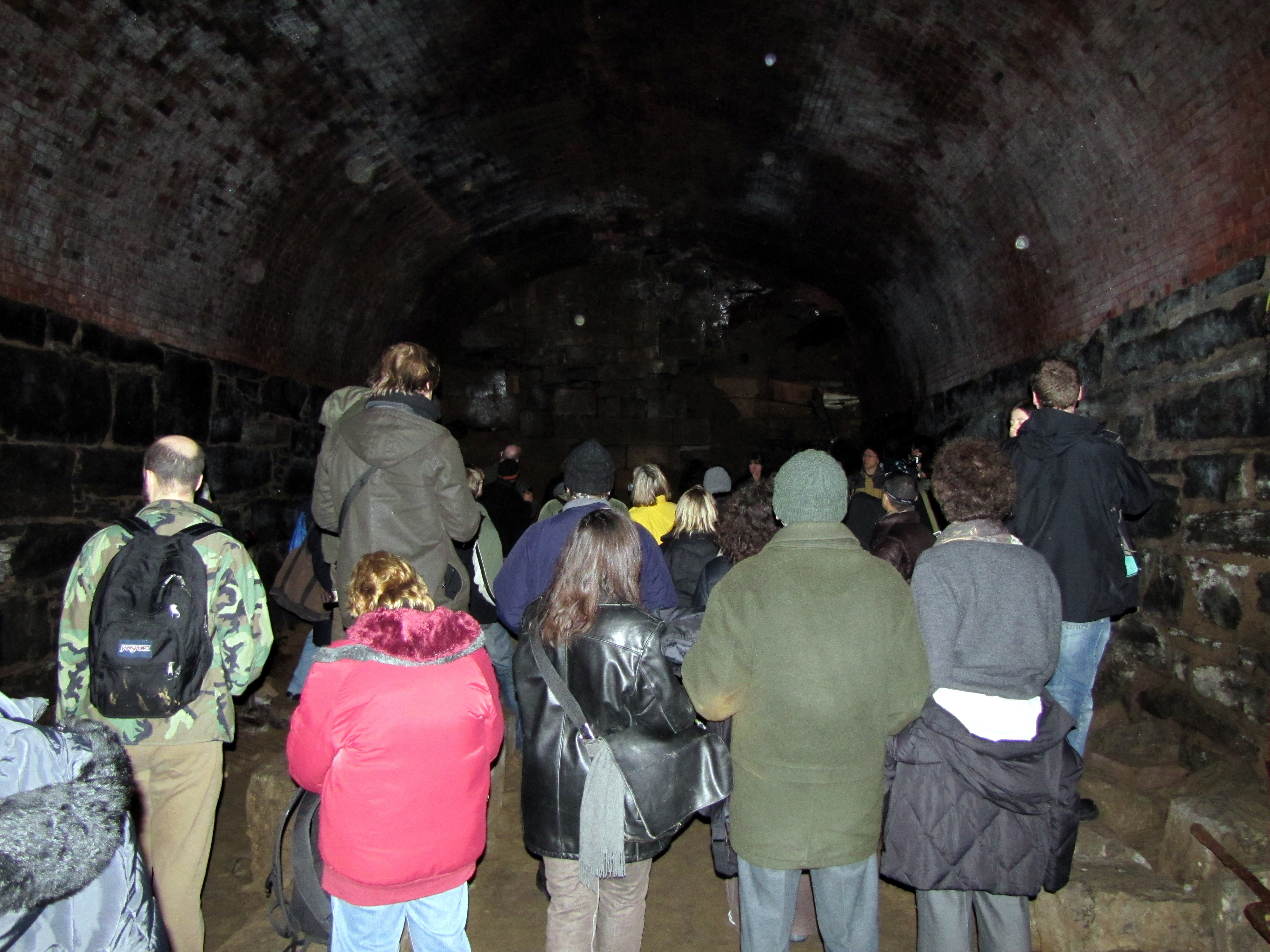 Tunnel tour in Brooklyn, New York attracts large groups (Flickr: David Berkowitz)