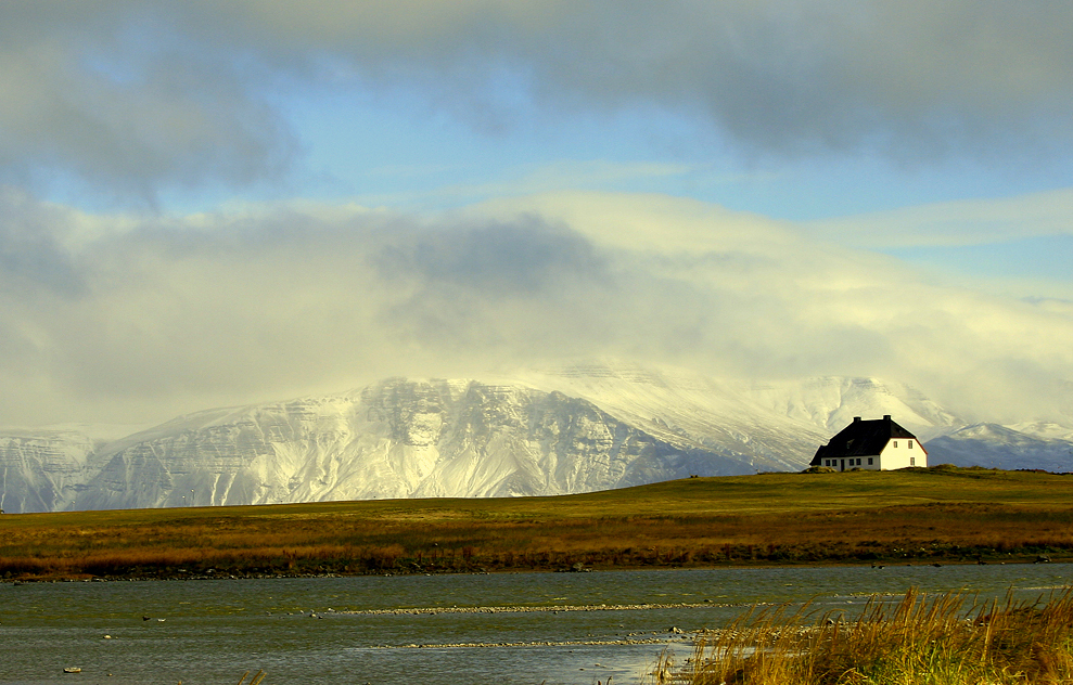 The mountain Esja seen from Lambastaðir (Reykjavik), from southwest 