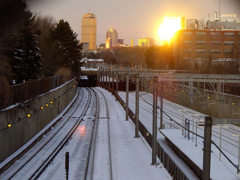 High-speed Acela tracks in Boston, MA (Image: Wikimedia)