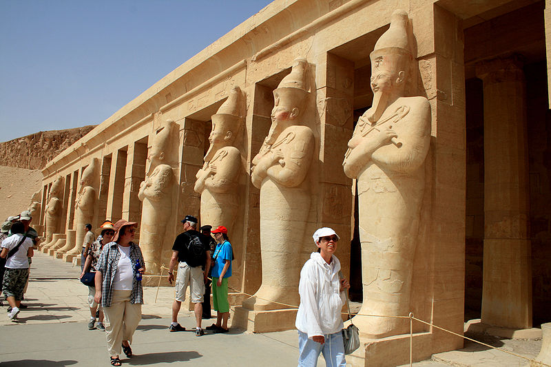 Tourists at the Temple of Hatshepsut (Image: Wikimedia) 