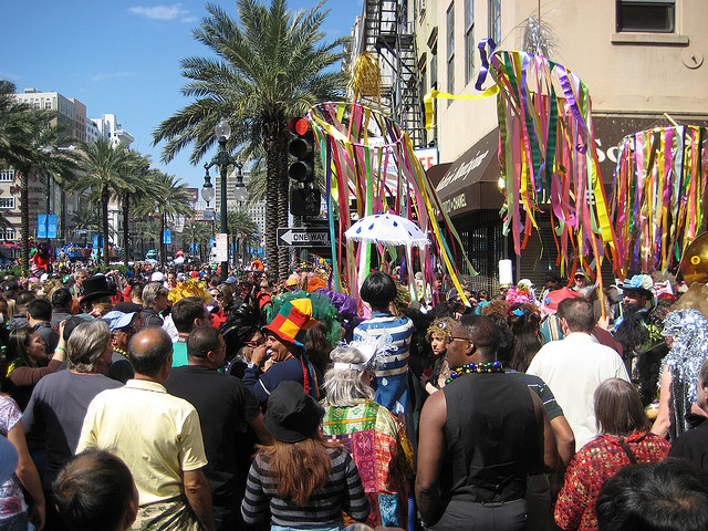 Crowds gather to watch the Mardi Gras parade in New Orleans (Flickr: PhelanRiessen)