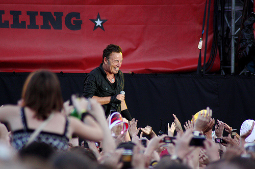 Bruce Springsteen headed to the Apollo Theater, Flickr: cable27