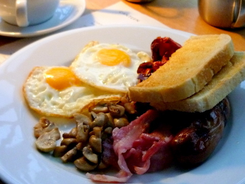 What Makes a Good English Breakfast? Flickr: interno2