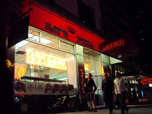 Fill Up After a Night Out in NYC | CheapOair, photo: flickr, pasa47 