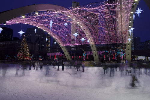 Holiday Deals: Where to Go Holiday Shopping in Toronto. Photo credit: Jun Li via Shutterstock