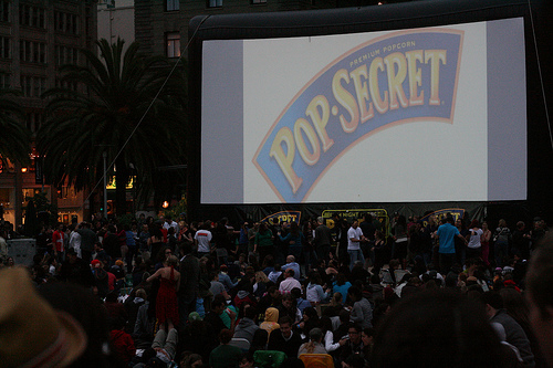 Family Travel: Outdoor Movies in the Park, Flickr: humblog