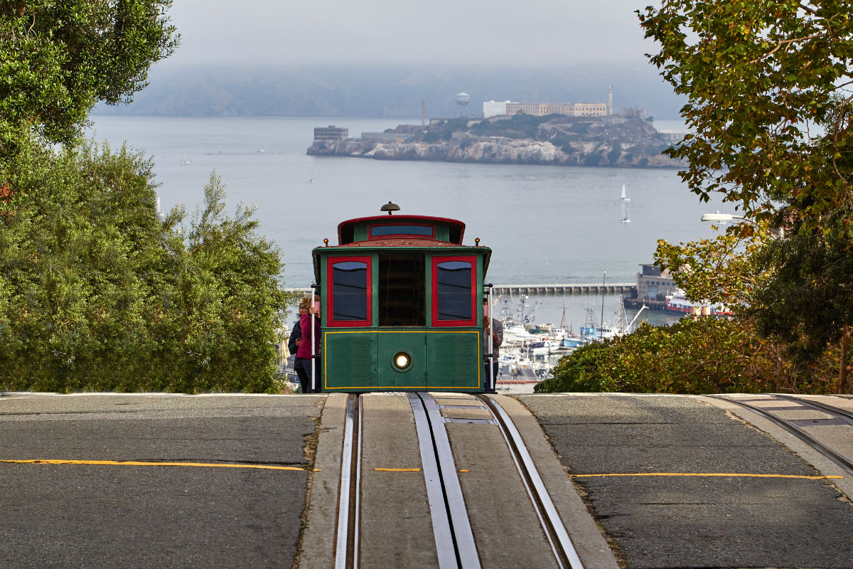 cable car in san francisco